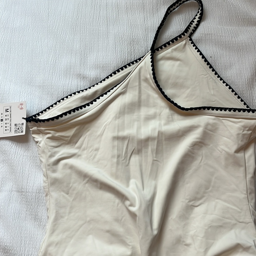 ZARA EMBROIDERED ASYMMETRIC SWIMSUIT
ECRU SIZE MEDIUM - Picture 5 of 7